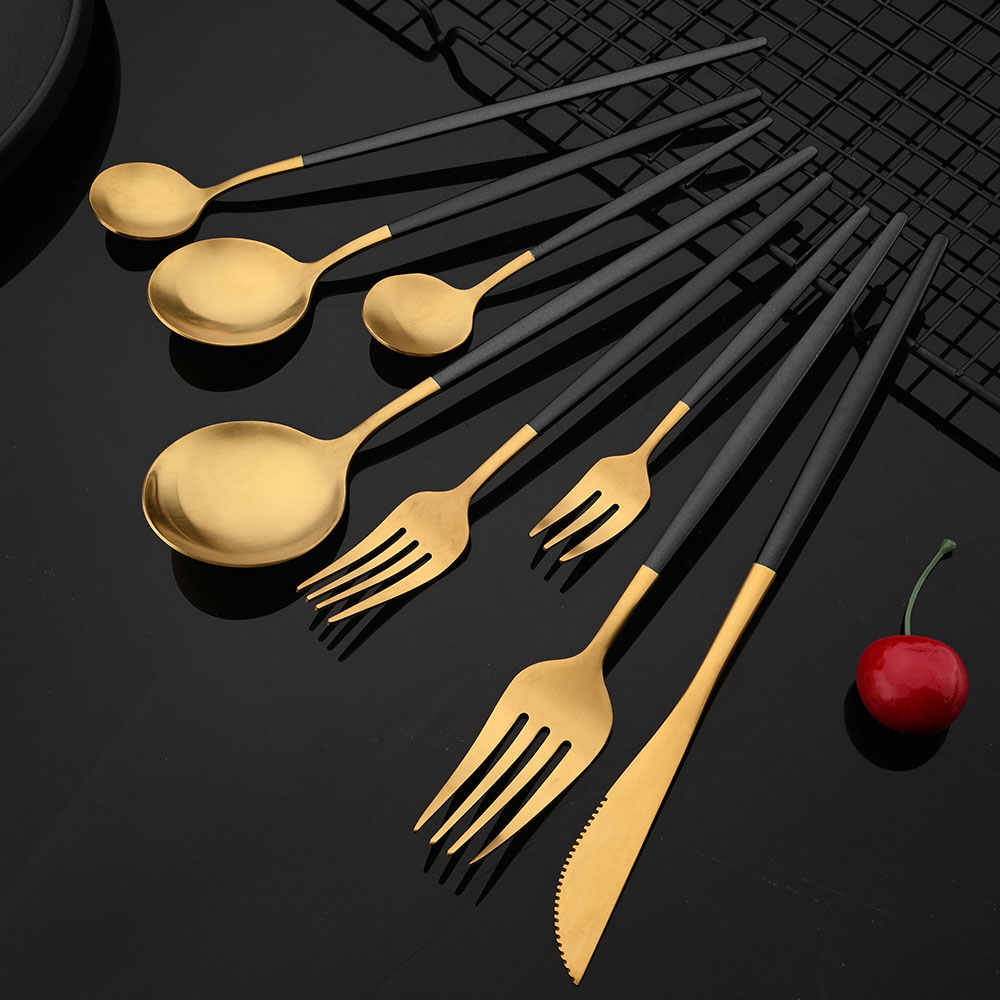 Gold Plated Cutlery - مجموعة أدوات المائدة من الفولاذ المقاوم